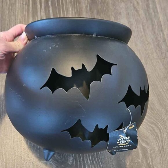 Hyde and Eek Cauldron Planter - Picture 2 of 4